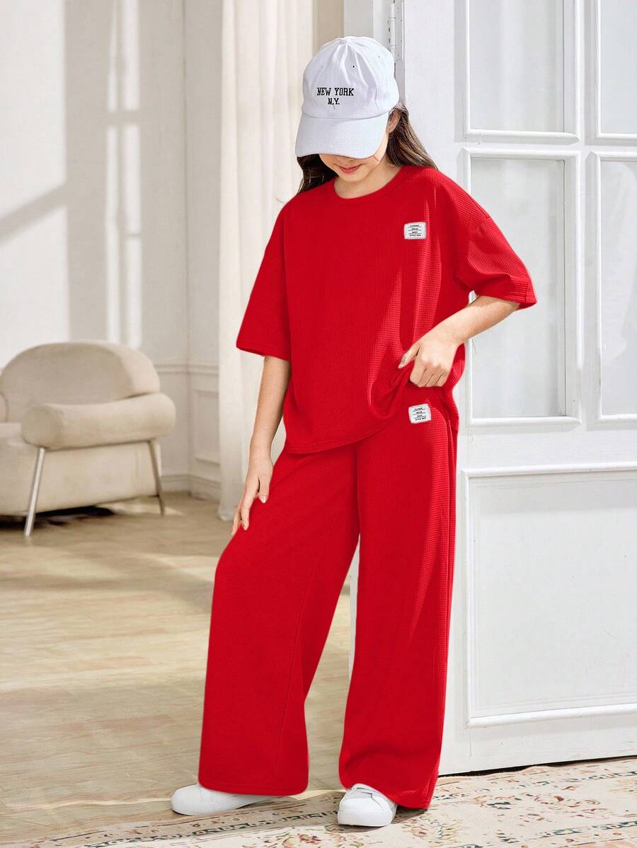 SHEIN 少女休闲宽松舒适圆领短袖T恤和裤子两件套 - 紅色 - 查看 1