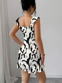 SHEIN Raffinéa 复古碎花露肩荷叶边吊带连衣裙，修身A字迷你连衣裙，优雅性感法式风露背碎花吊带连衣裙，收腰包臀下摆连衣裙，适合约会、度假、通勤、海滩等各种场合。 - 黑與白 - 查看 2