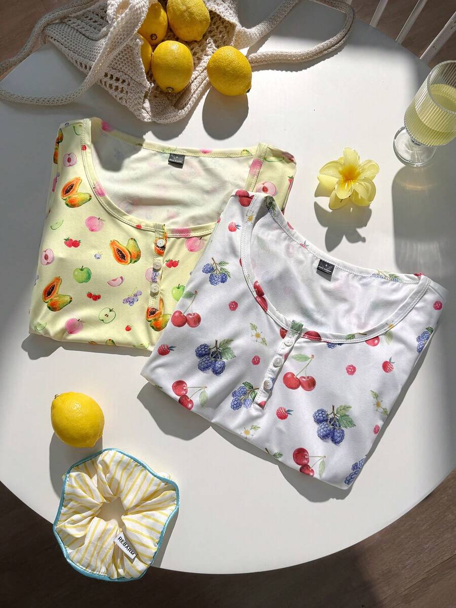 SHEIN CovetEZ 女士夏季上衣，适合居家休闲、户外穿着，粉彩色木瓜图案和象牙白草莓图案Polo衫，面料舒适，时尚休闲，适合夏季穿着 - 彩色 - 查看 1