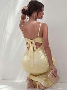 Glamine Đầm maxi satin màu vàng kem mới, cổ lệch, co giãn hai bên, đính sequin và tua rua, thích hợp cho nữ dự tiệc hoặc hẹn hò. - Màu vàng - Xem 2