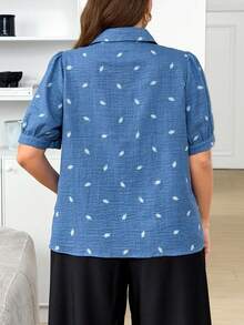 SHEIN LUNE 大码女式休闲单排扣全印花衬衫，日常百搭 - 藍白色 - 查看 3