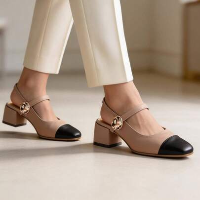 Bailarinas slingback de mujer beige con punta negra y tacón grueso bajo