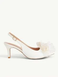 CUCCOO CHICEST Giày cao gót mũi nhọn màu trắng bằng satin, có quai sau đính hoa ba chiều dành cho nữ. - trắng - Xem 3