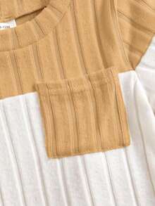 SHEIN Vintaside Kids 2 piezas Conjunto de top de contraste de color acanalado y pantalones azules para bebé/niño, conjunto informal cómodo y versátil adecuado para todas las ocasiones en verano - Multicolor - Ver 8
