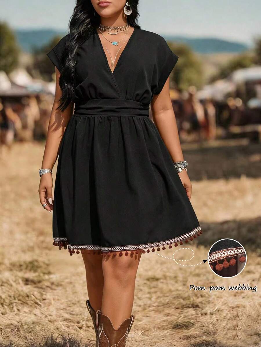 LanaWest CURVE CURVE Plus Size Women Spring/Summer Casual Solid Color Ruched V-Neck Flounce Patchwork Mini Dress, Suitable For Daily Wear - Black - View 1