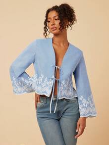 Travachic 黑色深V领梭织衬衫，喇叭袖，通体印花，波西米亚风系带上衣，适合度假、下午茶、婚礼季、海滩游轮假期、城市自驾游、波西米亚风假期、音乐节、海滩装扮、复活节、海滩等场合，优雅百搭。 - 藍白色 - 查看 8