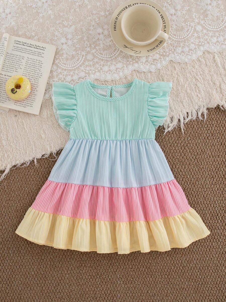 SHEIN Robe d'été pour bébé fille avec blocs de couleurs texturés, rayures et patchwork, ourlet à volants superposés, design de manches à volants doux, convient pour les fêtes d'été/les vacances - Multicolore - Voir 1