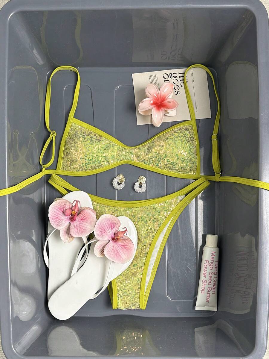 Bộ sưu tập Swim SXY Xuân/Hè 2026 - Bộ đồ bơi hai mảnh gợi cảm đính hạt lưới bạc - Kiểu cúp ngực không dây kết hợp tam giác. Mang đến bầu không khí tươi mới và năng động. Thích hợp cho đồ bơi mùa hè, kiểu bikini Brazil, bikini màu vàng xanh, những kiểu dáng dễ thương. - màu xanh lá - Xem 1
