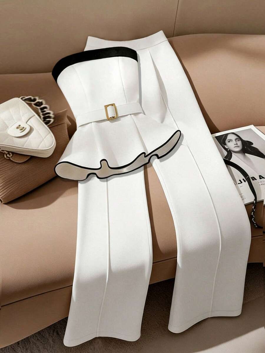 Franclia Bộ đồ nữ mùa hè thanh lịch kiểu Pháp đen trắng tương phản, áo quây ống rộng. Được làm từ chất liệu mềm mại và thoáng mát, gồm áo quây viền bèo nhún (với đường viền tương phản màu đen), thắt lưng khóa kim loại và quần ống rộng xếp ly cùng màu. Bộ đồ tạo nên vẻ ngoài gọn gàng và tinh tế, phù hợp cho công sở, các dịp kinh doanh nhẹ nhàng hoặc các sự kiện trang trọng. Đây là một bộ hai mảnh đa năng bao gồm áo quây và áo phối màu đen trắng tương phản, cùng với quần ống rộng ôm eo. - trắng - Xem 1