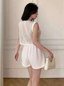EMERY ROSE Conjunto de 2 peças para mulheres, composto por Colete sem mangas com decote em V, bolsos duplos e barra dobrada, e Shorts de cintura alta com bolsos duplos. Conjunto de Verão Branco de 2 Peças para Mulheres, Conjunto de Shorts Brancos para Mulheres, Conjunto de Roupas de Férias para Mulheres, Conjunto de Roupas de Verão para Mulheres, Conjunto de Roupas de Praia para Mulheres - Branco - Visão 2