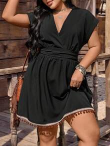 LanaWest CURVE CURVE Plus Size Women Spring/Summer Casual Solid Color Ruched V-Neck Flounce Patchwork Mini Dress, Suitable For Daily Wear - Black - View 4