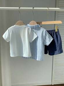 SHEIN 3件套夏季休闲可爱度假套装：黄色条纹衬衫、白色印花T恤、蓝色短裤，男童趣味T恤套装 - 藍色 - 查看 2