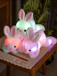 POKOJA LAND Đồ chơi nhồi bông hình thỏ phát sáng dễ thương - Một chú thỏ nhồi bông mềm mại và đáng yêu có đèn phát sáng, cao 13,78 inch | Được làm từ polyester, với màu sắc nhẹ nhàng, nó mang lại cảm giác thoải mái kỳ diệu vào ban đêm. Đây là món quà lý tưởng cho trẻ em và những người yêu thích thỏ, và là món quà Giáng sinh hoàn hảo. Đồ chơi tạo cảm giác thoải mái ban đêm | Đồ chơi mềm mại | Chức năng phát sáng, Đồ chơi thỏ mùa xuân đến hè, Quà tặng Phục sinh - Nhiều màu - Xem 7