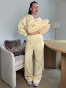 Abrilcols Women's Cream Yellow Casual Loose Sweatsuit Set, Y2K Style, Autumn Outfit - Yellow - View 5