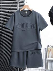 SHEIN 2件套青少年男童休闲3D立体字母印花圆领短袖T恤和短裤套装，适合通勤、上学、日常休闲、运动、春夏穿着。 - 灰色 - 查看 6