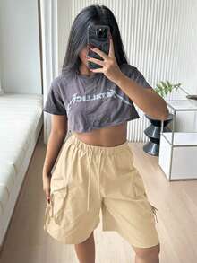 SHEIN BASICS Quần short Bermuda dáng rộng, cạp cao, màu trơn, chất liệu dệt, có túi hộp, thích hợp cho nữ. - Màu be - Xem 4