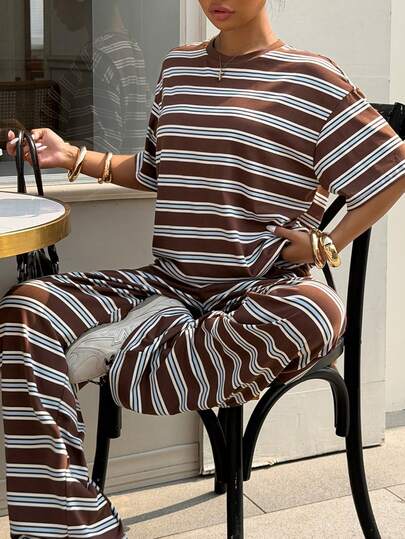 Muchica Bộ đồ nữ cỡ lớn gồm áo tay ngắn kẻ sọc và quần ống rộng, kiểu dáng thường ngày, gồm 2 món.