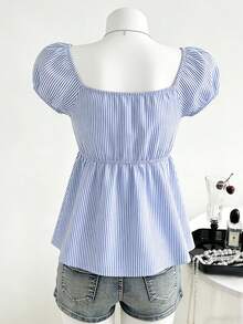 SHEIN قطعة واحدة، ملابس علوية فتاة بطراز حلو وعتيق: تشطيب باللؤلؤ + نقاط بيضاء، أكمام قصيرة منتفخة وياقة مربعة وخصر مجمع، قماش رقيق غير كثيف، ملابس علوية فضفاضة ناعمة، للمواعيد والخروجات اليومية، للربيع والصيف - الأزرق - مشاهدة 7