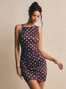 Poéselle Đầm ngắn không tay in chấm bi xếp ly cổ lệch vai dành cho nữ - màu nâu - Xem 5