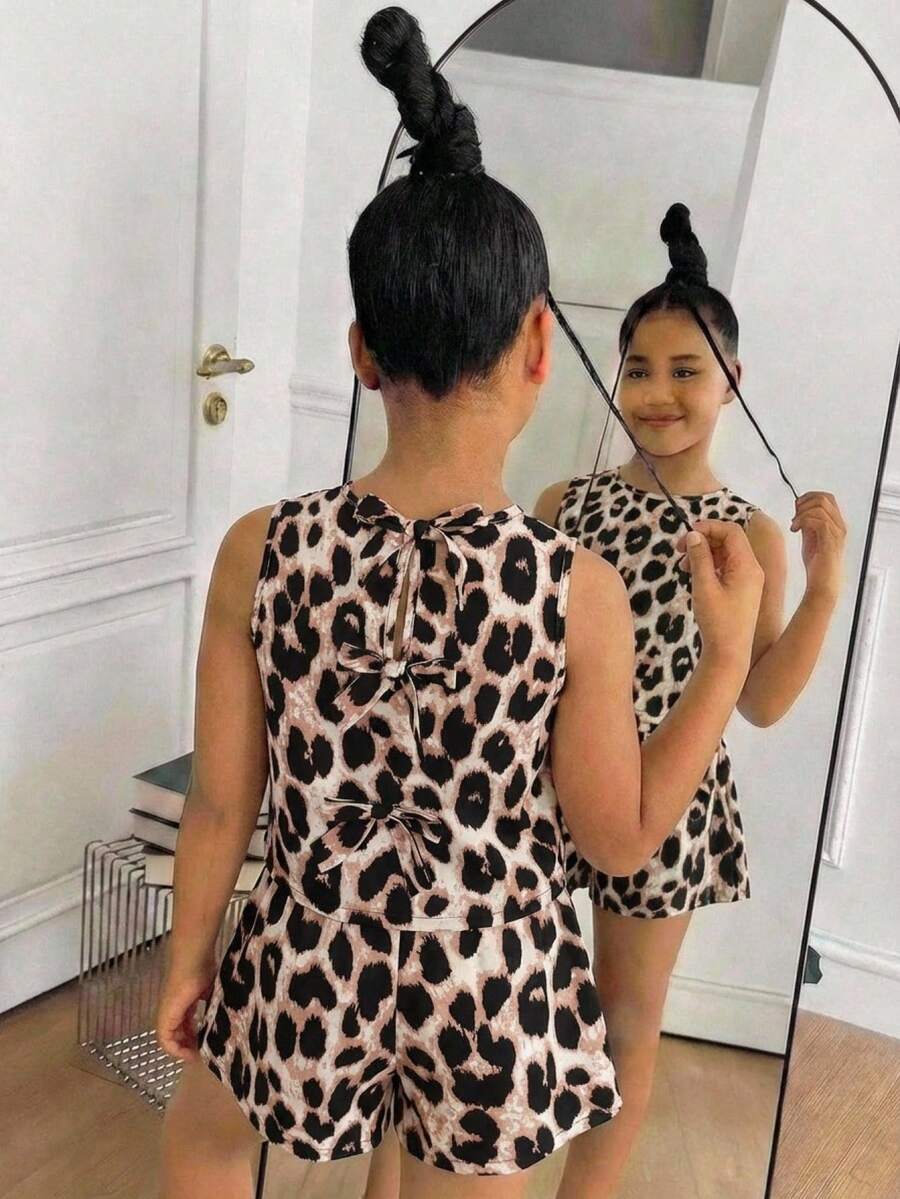 SHEIN 少女休闲度假卡其色豹纹蝴蝶结露背吊带背心和配套短裤套装,修身款 - 卡其色 - 查看 1