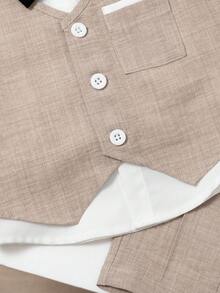 两件套幼儿绅士套装：驼色背心、白色纽扣衬衫（带撞色滚边口袋）、松紧腰裤，适合一周岁生日派对、婚礼、生日聚会、毕业典礼等场合。 - 卡其色 - 查看 3