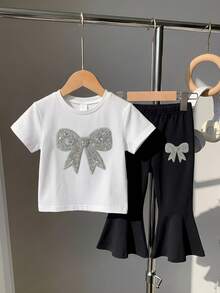 SHEIN 2件套男女通用0-3岁休闲宽松蝴蝶结装饰圆领短袖T恤和喇叭裤套装，舒适的夏季服装，秋季可叠穿，时尚女婴休闲装，可爱印花 - 彩色 - 查看 6
