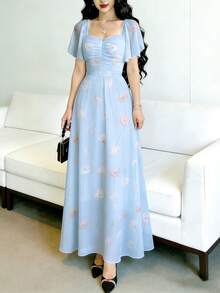 Modelyn 玫瑰碎花荷叶边方领泡泡袖连衣裙，收腰优雅长裙，适合夏季度假和日常穿着 - 彩色 - 查看 3
