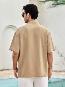 Mercer Haus Áo sơ mi nam tay ngắn, màu trơn, chất liệu 100% cotton, có họa tiết. Mềm mại và hơi co giãn, thoải mái và thoáng khí, phù hợp cho mặc thường ngày, hẹn hò, tụ họp bạn bè, du lịch. Dành cho cả nam và nữ. Quà Giáng sinh & Năm mới cho chồng. - Màu Khaki - Xem 2