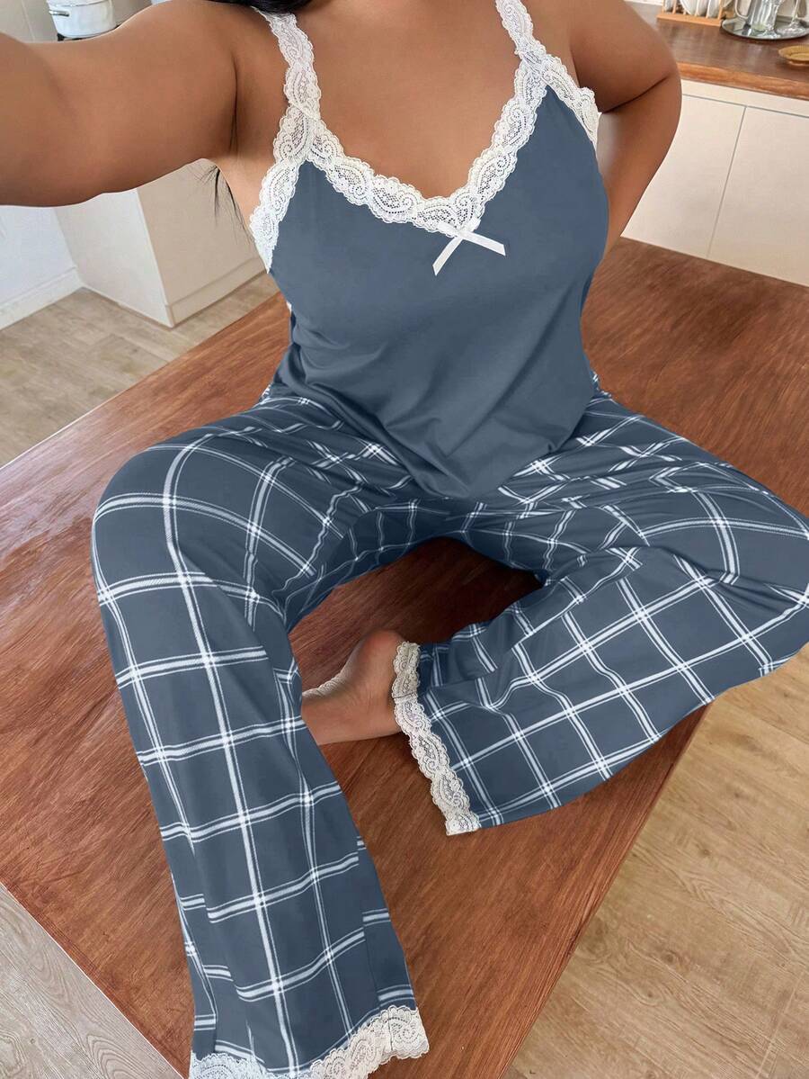 Napfluff CURVE Bộ đồ ngủ cỡ lớn gồm áo hai dây phối ren tương phản màu và quần kẻ caro. - Màu xanh bụi bặm - Xem 1