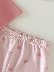 Cozy Pixies 女婴夏季休闲度假及日常穿着刺绣字母T恤和爱心印花短裤套装 - 彩色 - 查看 5