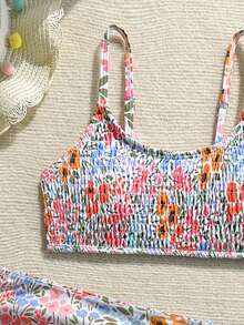 SHEIN Bộ bikini 3 mảnh in họa tiết hoa, kiểu dáng nghỉ mát, họa tiết ngẫu nhiên, bộ đồ bơi ba mảnh in hoa nhiều màu sắc, chất liệu mềm mại, thân thiện với da, nhanh khô, phù hợp cho trẻ lớn và bé gái. Kèm theo khăn sarong có dây rút cùng màu. Hoàn hảo cho các bé gái tuổi teen đi biển, hồ bơi và các hoạt động nghỉ hè. Bộ bikini, đồ bơi, đồ tắm cho bé gái, bikini in họa tiết hoa cho bé gái 8 tuổi, bộ hai mảnh mùa hè, bộ hai mảnh cho bé gái, quần áo tuổi teen, bộ đồ cho bé gái, trang phục nghỉ hè, bộ hai mảnh, bộ hai mảnh mùa xuân. - Nhiều màu - Xem 5