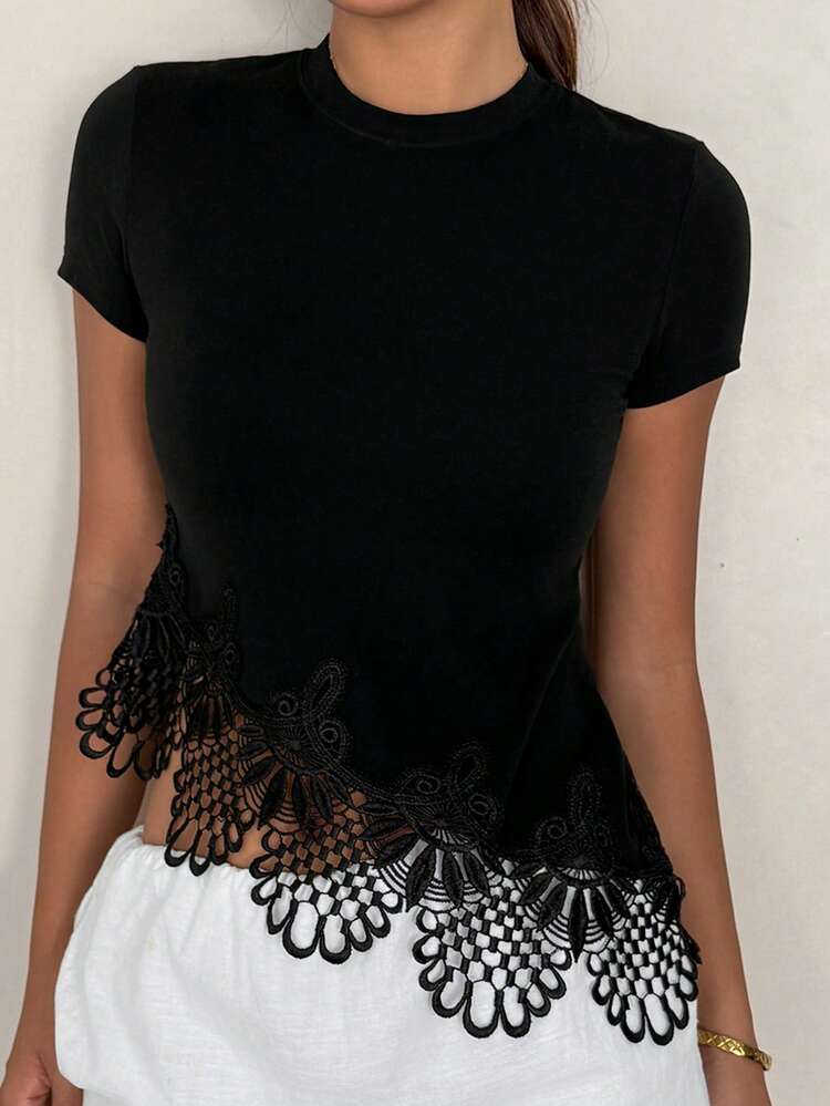Women's Black Round Neck Short Sleeve Lace Hem T-Shirt, Summer Vacation Outfit