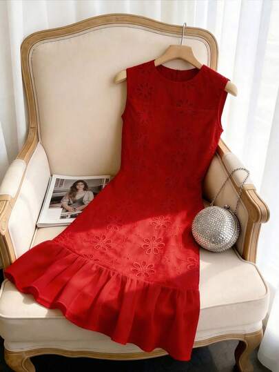 GlowEve 白色刺绣面料圆领无袖褶皱雪纺A字下摆优雅浪漫度假衬衫裙