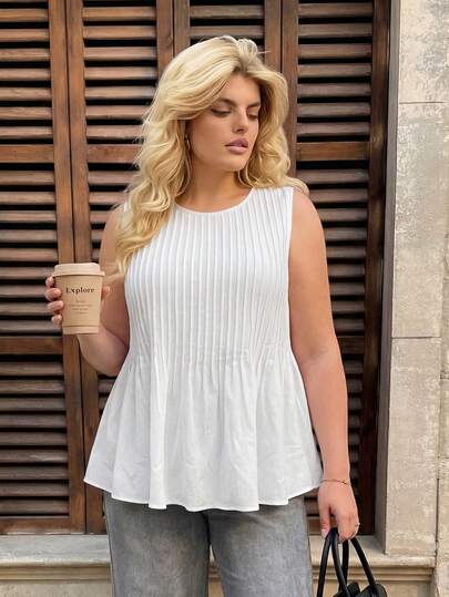 Dripcurv 大码女式纯色圆领褶皱休闲百搭背心，适合度假、夏季外出等场合。