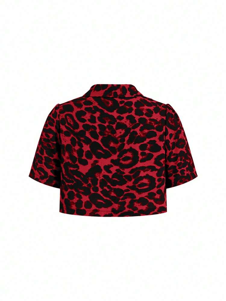 SHEIN Ellevyn Conjunto informal de 2 piezas de talla grande para mujer, con vestido de tirantes con estampado de leopardo y top de manga corta con un solo botón - Rojo - Añade 9