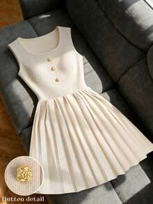 Franclia 女士休闲优雅日常百搭纯色无袖玫瑰金金属扣装饰修身短款褶皱针织连衣裙，春夏款 - 杏色 - 查看 3