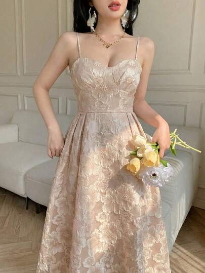 Celisse Đầm midi hai dây Jacquard, chân váy xòe eo thon, kiểu dáng cổ điển thanh lịch giúp tôn dáng, thích hợp cho các buổi hẹn hò và sự kiện trang trọng.