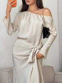 DAZY Set elegante da donna composto da blusa a maniche lunghe con spalla asimmetrica e gonna midi con nodo laterale, in tinta unita - Grigio Chiaro - Visualizzare 5