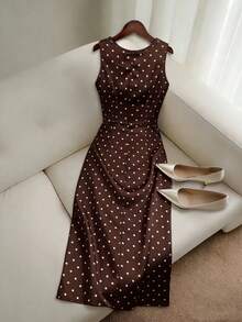 SHEIN PETITE Đầm midi không tay màu nâu chấm bi kiểu Pháp cổ điển, thiết kế xếp ly ở eo, thanh lịch và tôn dáng. - màu nâu - Xem 2