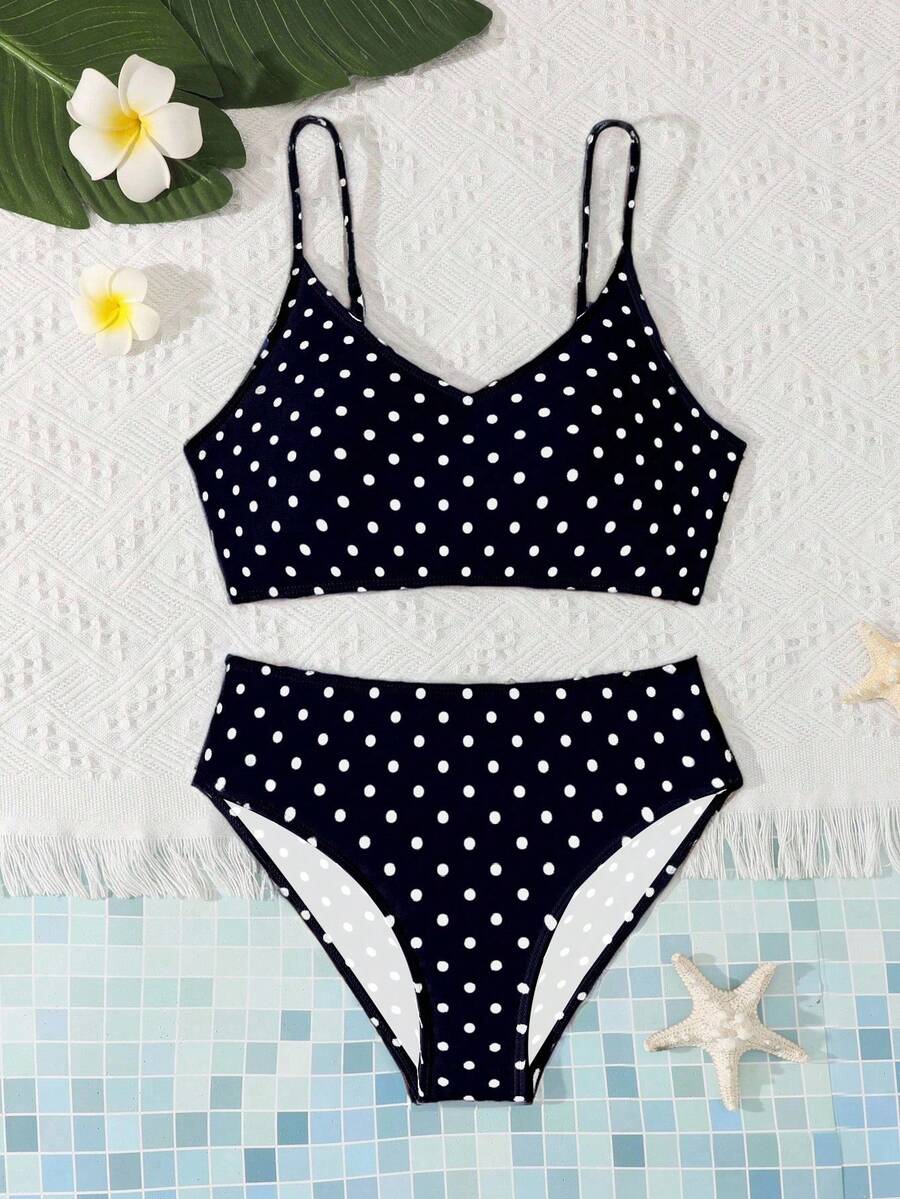 SHEIN Bộ bikini chấm bi cho bé gái tuổi teen, vải dệt kim đen trắng, dây đeo vai có thể điều chỉnh, áo cổ chữ V, quần bơi, bộ đồ bơi 2 mảnh, thiết kế thời trang giản dị thanh lịch, thích hợp cho bơi lội, kỳ nghỉ hè, bãi biển, hồ bơi, tiệc tùng. Bộ bikini chấm bi, đồ bơi chấm bi cho bé gái, đồ bơi chấm bi, đồ bơi hai mảnh cho tuổi teen, đồ bơi hai mảnh chấm bi. - trắng - Xem 1
