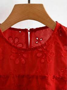 GlowEve 白色刺绣面料圆领无袖褶皱雪纺A字下摆优雅浪漫度假衬衫裙 - 紅色 - 查看 4