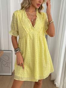 SHEIN LUNE Đầm ngắn tay ngắn cổ chữ V xếp ly dáng suông kẻ caro cho nữ, thích hợp mặc đi nghỉ hè, đi làm hàng ngày, thời trang cơ bản, trang phục mùa xuân, đầm nữ đi nghỉ mát, đầm nữ mùa hè, áo sơ mi nữ, đầm hè thường ngày, trang phục mùa hè cho nữ, đầm thường ngày cho nữ, đầm đi nghỉ mát, đầm dã ngoại cho nữ, đầm nghỉ dưỡng, đầm màu vàng mùa hè cho nữ, đầm màu vàng cho nữ, đầm màu vàng đi nghỉ mát cho nữ. - Vàng nhạt - Xem 6