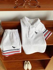 SHEIN 2 pièces/set Ensemble Top à col polo rayé et short pour bébé garçon, imprimé de dessin animé mignon d'été en tricot, tenue de sport décontractée - Multicolore - Voir 7
