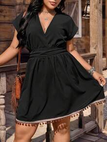 LanaWest CURVE CURVE Plus Size Women Spring/Summer Casual Solid Color Ruched V-Neck Flounce Patchwork Mini Dress, Suitable For Daily Wear - Black - View 3