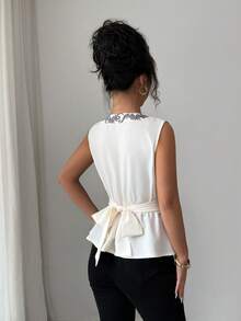 Elenzga 女士新款休闲衬衫，适合夏季度假、狂欢节、海滩等场合，优雅度假装扮，休闲上衣，数码印花系带腰身设计，时尚优雅的V领无袖白色衬衫 - 彩色 - 查看 4