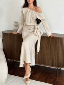 DAZY Set elegante da donna composto da blusa a maniche lunghe con spalla asimmetrica e gonna midi con nodo laterale, in tinta unita - Grigio Chiaro - Visualizzare 6