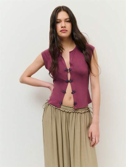 Nöista Sleeve Top In A Soft, Stretchy Jersey With A Clean Round Neckline And Front Slit Opening. Features Decorative Chinese Closures. Perfect For Vacations, Summer Parties, Effortless Daywear, Spring, Music Festival, Beach, Holiday Outfit.