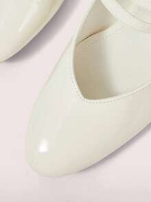 CUCCOO DOLLMOD 女士圆头玛丽珍鞋，白色亮面，低鞋面，简约学院风，可爱粗跟高跟鞋。 - 白色 - 查看 4