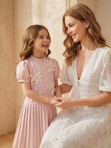 SHEIN 2026夏季新款優雅3D花卉短袖百褶洋裝，灰粉色母女款婚禮賓客禮服，適合前青春期女孩婚禮晚宴與外出穿著 - 杏色 - 查看 8