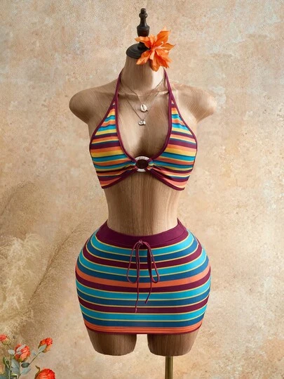 Mistrie 2026 Nuevo conjunto de dos piezas sexy con cuello envolvente y estilo halter para mujer, bikini de playa con estampado de rayas, alegre y brillante, colores audaces, revival de Y2K, estilo dulce y picante, diseño sin espalda, combinado con falda corta de cintura baja, look de vacaciones, festival, atuendo, adolescente, joven adulta, adecuado para vacaciones en la playa